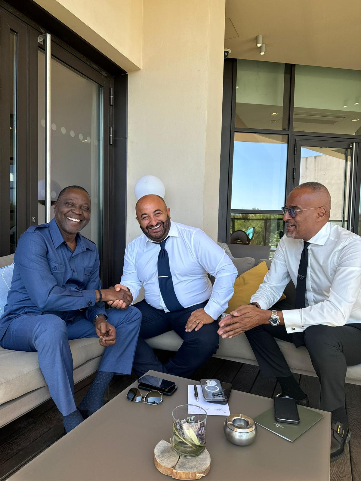 Le Ministre des Transports de Côte d'Ivoire avec les dirigeants d'ALVENTIS Automotive